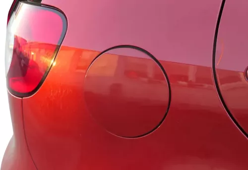 VW Golf Plus 5M1 V Tankdeckel Klappe Tankklappe Deckel Tank rot LA3X