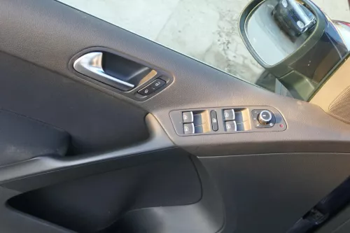 VW Tiguan 5N 1x Türverkleidung Verkleidung Tür vorne links schwarz (201261)