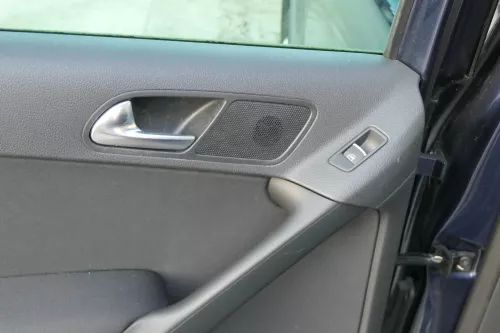 VW Tiguan 5N 1x Türverkleidung Verkleidung Tür hinten links schwarz