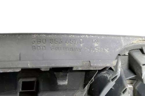 VW Passat 3B Kühlergrill Grill mit VW Zeichen Emblem 3B0853653D 3B0 853 653 D (161917)