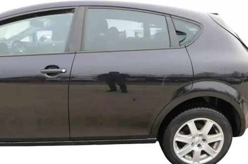 Seat Leon 1P Tür hinten links schwarz LC9Z metallic - ohne Anbauteile
