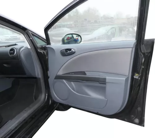 1x Leon 1P Türverkleidung Verkleidung Tür vorne rechts Griff grau uranusgrau