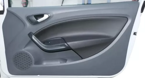 1x Ibiza 6J Türverkleidung Verkleidung Tür vorne rechts 2/3-Türer grau/schwarz