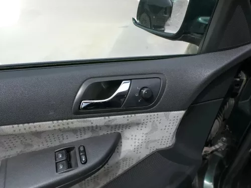 1x Fabia 6Y Kombi Türverkleidung Verkleidung Tür vorne links schwarz anthrazit (201613)