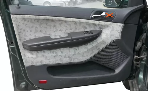 1x Fabia 6Y Kombi Türverkleidung Verkleidung Tür vorne links schwarz anthrazit