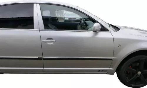 Skoda Superb 3U Beifahrertür Tür vorne rechts silber LF7T - ohne Anbauteile