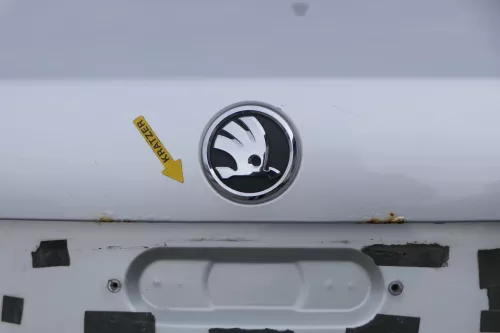 Skoda Superb 3U Heckklappe hinten Kofferraumklappe schwarz LF9R L9910 Limousine (201678)