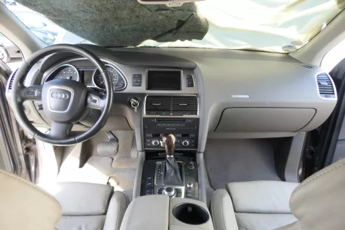 Q606 Q7 4L Armaturenbrett Cockpit OHNEAnbauteile mit Airbag Schalttafel grau ach (168079)