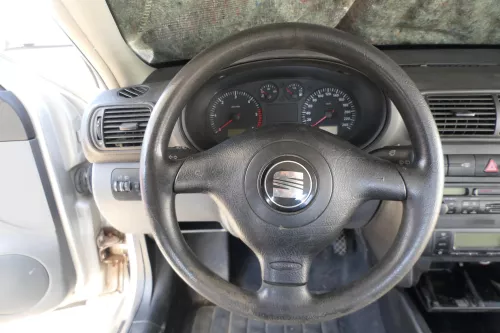 Q666 Seat Leon Toledo 1M Lenkrad 3 Speichen Leder Lederlenkrad Abnutzungen Airba