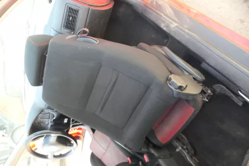 Q684 Golf 4 1J Bora Sitz vorne rechts Beifahrersitz 2/3 Türer Variant Sports rot (171096)