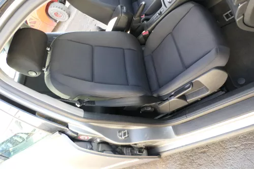 Q714 Audi A4 8E B6 Kombi Sitz vorne rechts Beifahrersitz schwarz