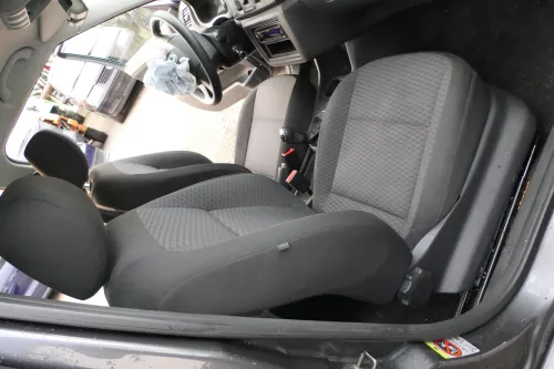 Q727 Skoda Fabia Roomster 5J Sitz vorne rechts Beifahrersitz (172624)