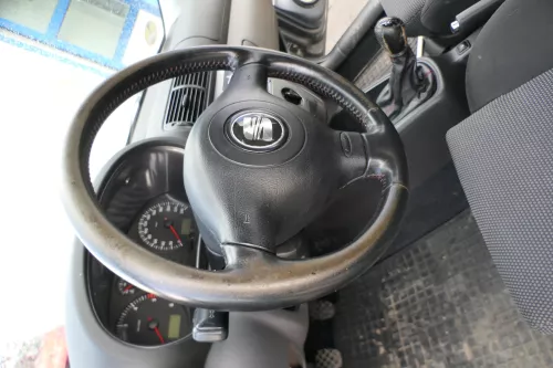 Q736 Leon Toledo 1M Lenkrad 3 Speichen Leder Lederlenkrad Abnutzungen Airba rot (173349)