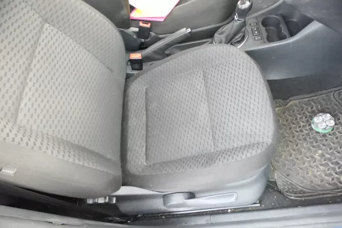 Q857 Skoda Fabia Roomster 5J Sitz vorne rechts Beifahrersitz Sitzheizung SHZ (178625)