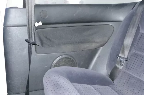 1x VW Golf 4 1J 2/3-Türer Verkleidung Seite hinten rechts schwarz Lautsprecher