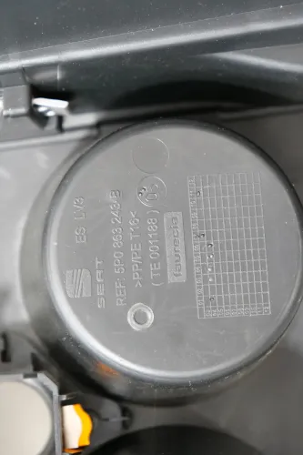 Altea 5P Mitteltunnel Mittelkonsole Verkleidung um Handbremse Armlehne (201292)