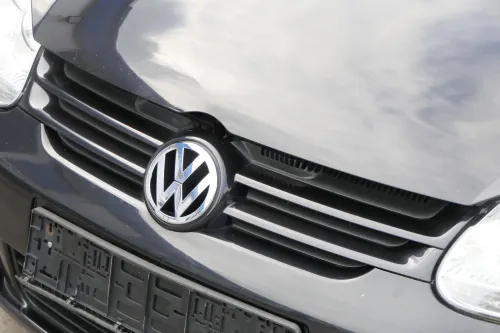 VW Golf 5 1K Grill Kühlergrill VW Zeichen Logo schwarz LC9Z blackmagic (157182)