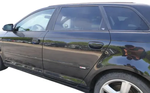 Audi A3 8P 4/5-Türer Tür hinten links Türblatt mit Rahmen schwarz LZ9Y Sportback