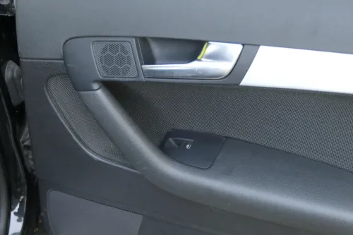 1x Audi A3 8P Türverkleidung Verkleidung Tür hinten rechts 4/5-Türer schwarz