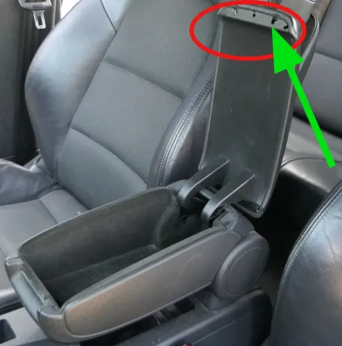 Audi A3 8P Mittelarmlehne Armlehne Fach original Leder Lehne - Griff defekt (202199)