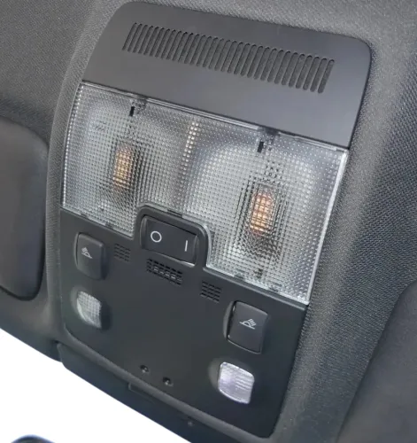 Audi A3 8P Schalter Innenleuchte Leuchte Lampe Leseleuchte 8P0947135D schwarz