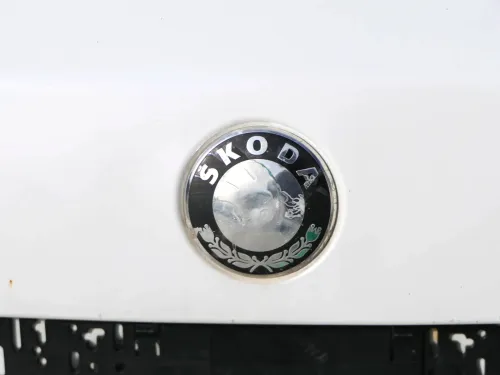 Skoda Fabia 5J Limousine Schrägheck Heckklappe hinten mit Scheibe weiß LF9E (202335)