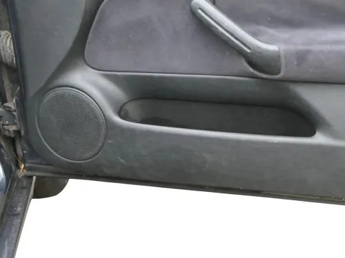 VW Golf 4 2/3-Türer Türverkleidung Verkleidung Tür vorne rechts schwarz Griff (202384)