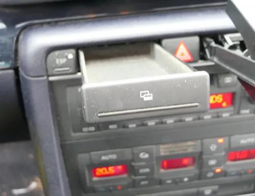 Audi A4 8E B6 Ablagefach Fach vorne Ablage Kartenfach Karten