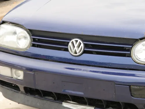 VW Golf 3 Grill Kühlergrill VW Zeichen Logo Grillleiste Leiste blau LC5L (202443)